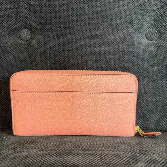 **RARE** Coach Accordion Wallet in Blush w/Pebbled Leather.